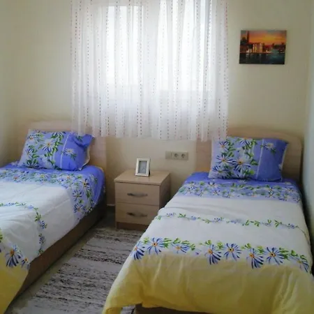 2 Bed, 2 Bath On Private Site Within 300 Metres Of The Beach Lejlighed