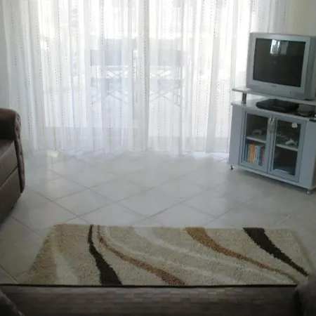 Appartement 2 Bed, 2 Bath On Private Site Within 300 Metres Of The Beach *
