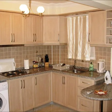 2 Bed, 2 Bath On Private Site Within 300 Metres Of The Beach Lejlighed